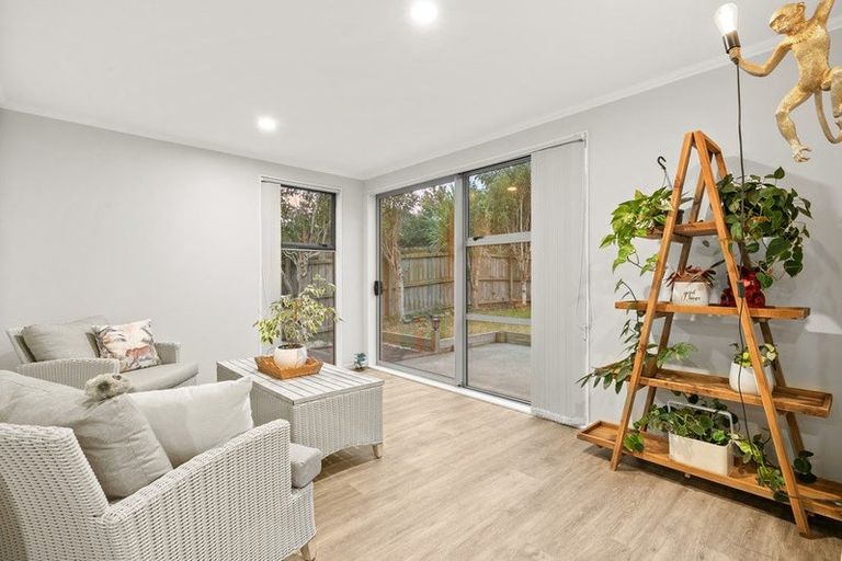 Photo of property in 6 Phar Lap Crescent, Takanini, 2112