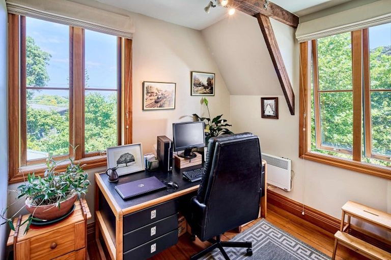 Photo of property in 15 Whiorau Grove, Lowry Bay, Lower Hutt, 5013