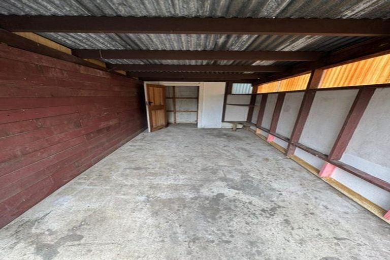 Photo of property in 1/130 Te Atatu Road, Te Atatu South, Auckland, 0610