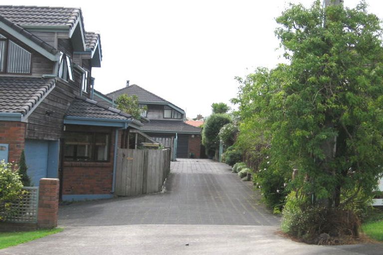 Photo of property in 1/9 Richards Avenue, Forrest Hill, Auckland, 0620