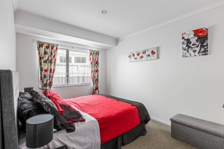 Photo of property in 7a Barberry Lane, Te Atatu Peninsula, Auckland, 0610