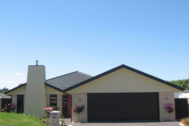 Photo of property in 21 Pentonville Close, Westmorland, Christchurch, 8025