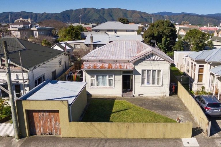 Photo of property in 16 Riddlers Crescent, Petone, Lower Hutt, 5012