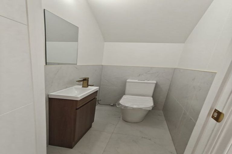 Photo of property in 52d Hutchinsons Road, Bucklands Beach, Auckland, 2014