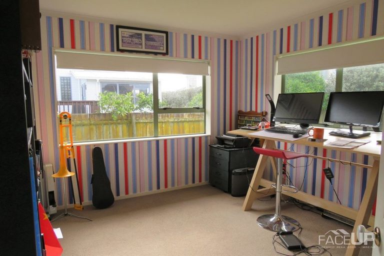 Photo of property in 22 Connemara Court, West Harbour, Auckland, 0618