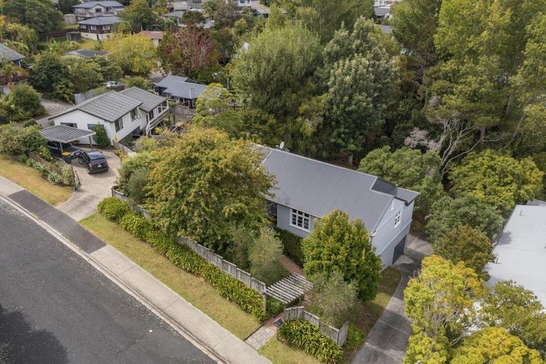 Photo of property in 14 Springtime Crescent, Stanmore Bay, Whangaparaoa, 0932