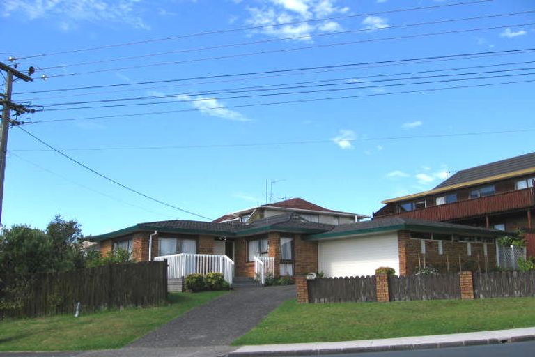 Photo of property in 859 Beach Road, Waiake, Auckland, 0630