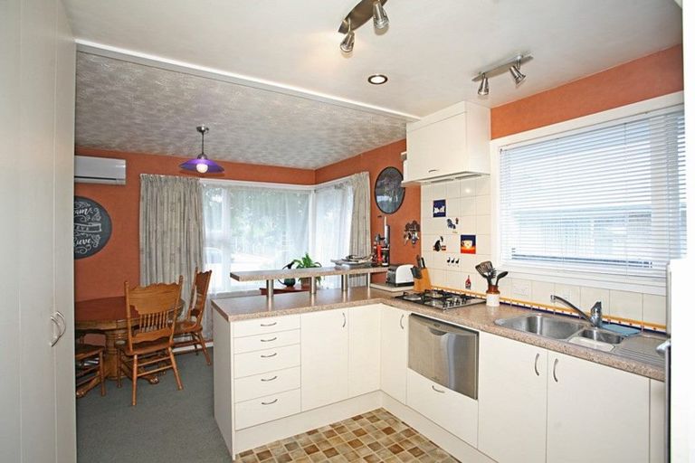 Photo of property in 15 Dunluce Place, Hornby, Christchurch, 8042