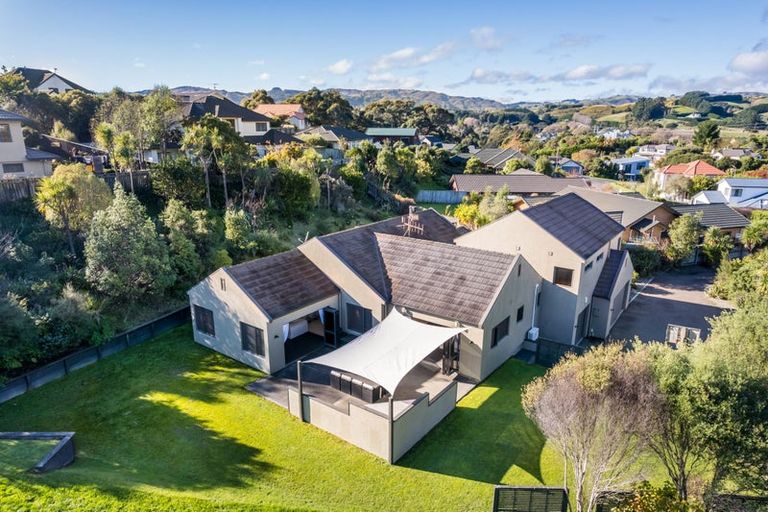 Photo of property in 8 Bowman Place, Whitby, Porirua, 5024