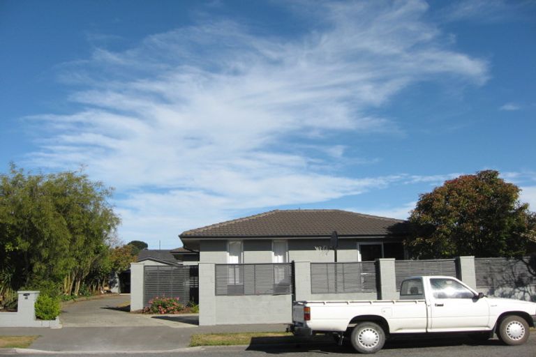 Photo of property in 32 Valecrest Avenue, Parklands, Christchurch, 8083