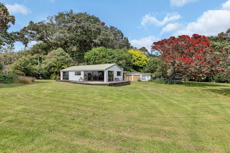 Photo of property in 121 Ohawini Road, Oakura, Hikurangi, 0184