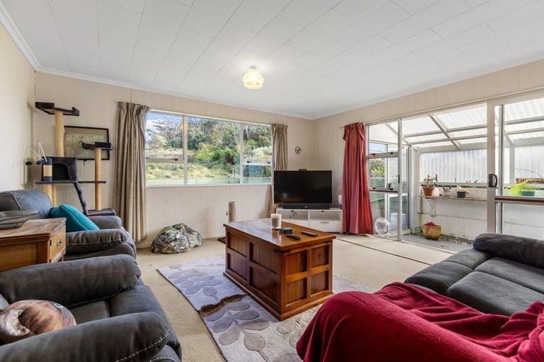 Photo of property in 82 Pioneer Road, Moturoa, New Plymouth, 4310