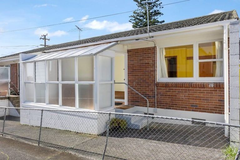Photo of property in 2/70 Station Road, Papatoetoe, Auckland, 2025