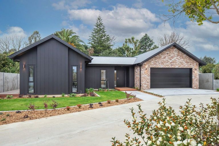 Photo of property in 114a Bartholomew Road, Levin, 5510