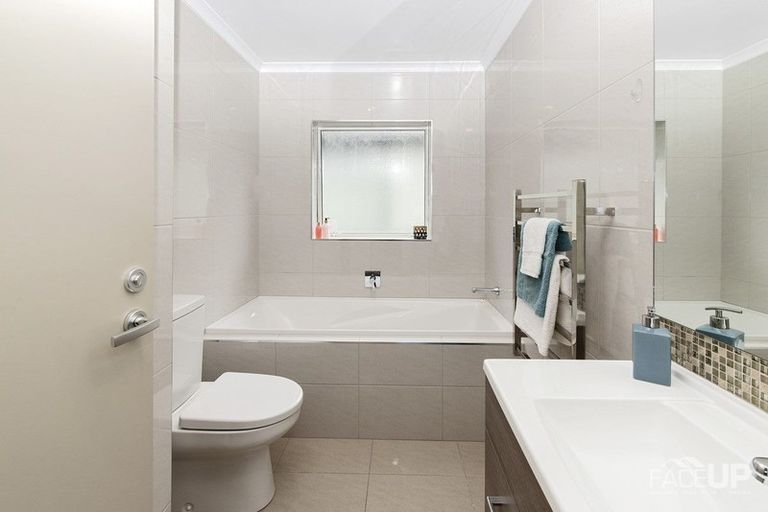 Photo of property in 5 Poaka Road, Hobsonville, Auckland, 0616