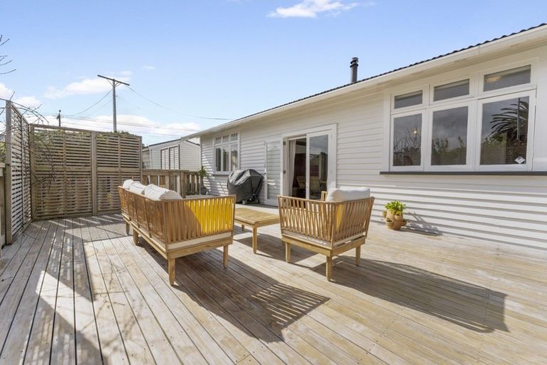 Photo of property in 6 Ngaio Street, Strandon, New Plymouth, 4312