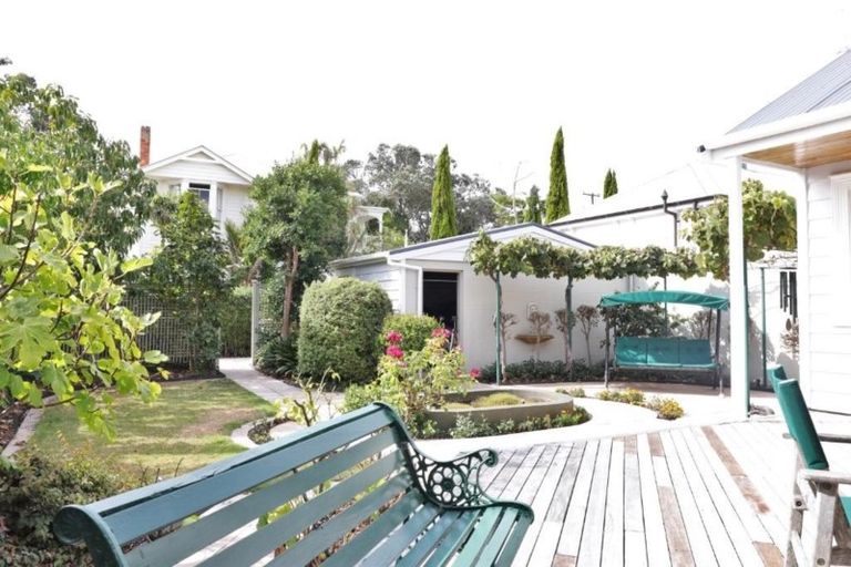 Photo of property in 6 King Edward Parade, Devonport, Auckland, 0624