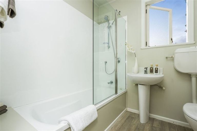 Photo of property in 1/15 Beulah Avenue, Rothesay Bay, Auckland, 0630