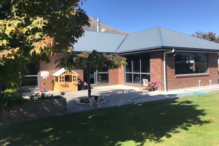 Photo of property in 9 Red Cottage Drive, Lake Hayes, Queenstown, 9304