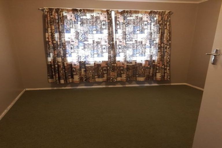 Photo of property in 13 Barclay Street, Newlands, Wellington, 6037