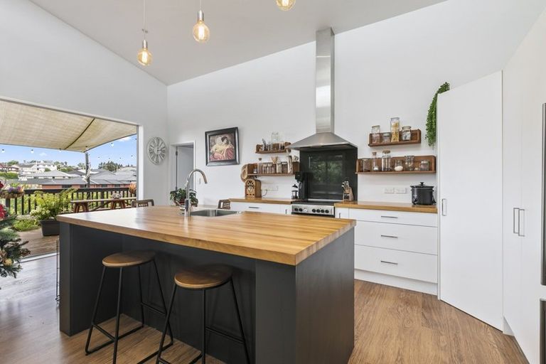 Photo of property in 27 Bayvista Close, Welcome Bay, Tauranga, 3112