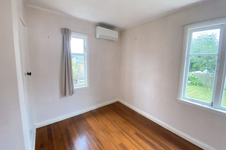 Photo of property in 103 Bolton Street, Blockhouse Bay, Auckland, 0600
