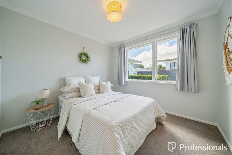 Photo of property in 18 Barberry Grove, Maungaraki, Lower Hutt, 5010