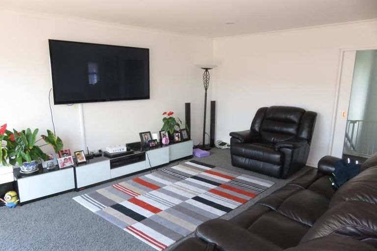 Photo of property in 17 Cresswell Place, Johnsonville, Wellington, 6037