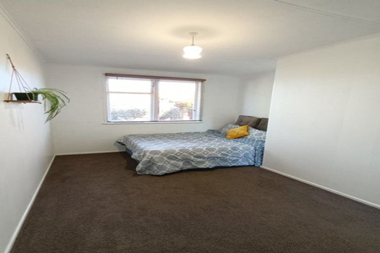 Photo of property in 1 Hughan Place, Carterton, 5713