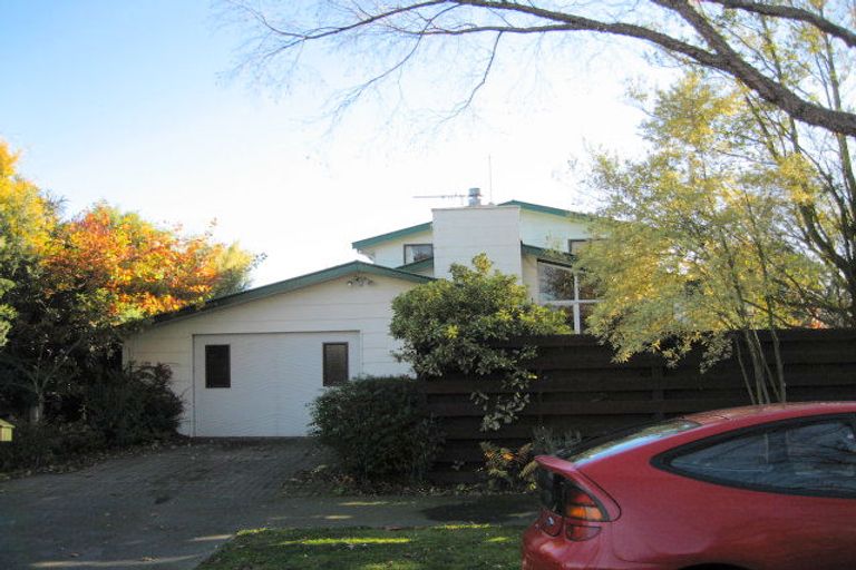 Photo of property in 15 Ramore Place, Redwood, Christchurch, 8051