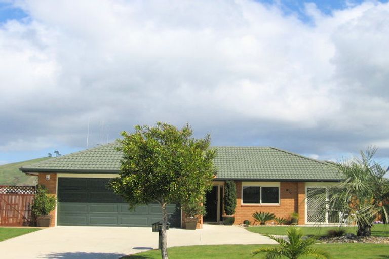 Photo of property in 32 Mcleod Place, Papamoa Beach, Papamoa, 3118