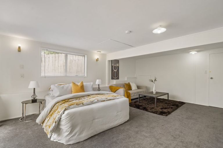 Photo of property in 38 Deverell Place, Northcross, Auckland, 0632