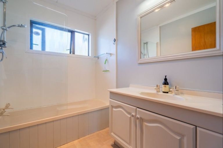 Photo of property in 16a Fincham Road, Raumati Beach, Paraparaumu, 5032