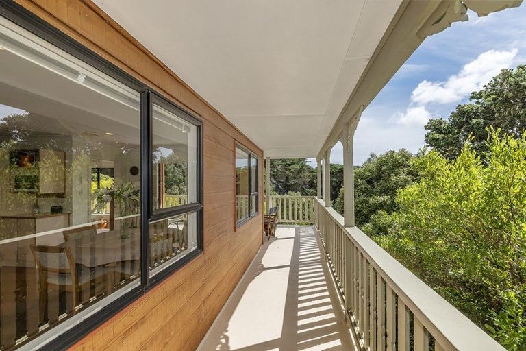 Photo of property in 10 Joseph Banks Drive, Whitby, Porirua, 5024