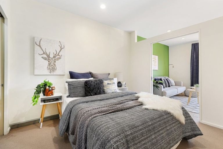 Photo of property in Atrium Towers, 7j/154 The Terrace, Wellington Central, Wellington, 6011