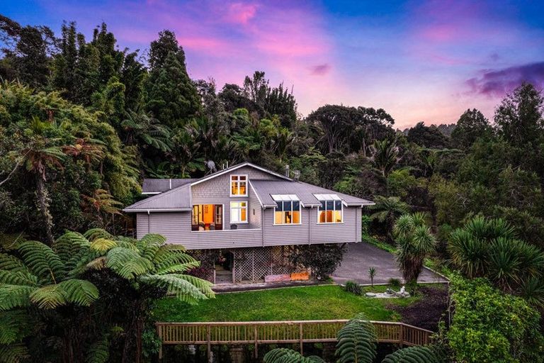 Photo of property in 47 Rimu Road, Oratia, Auckland, 0604