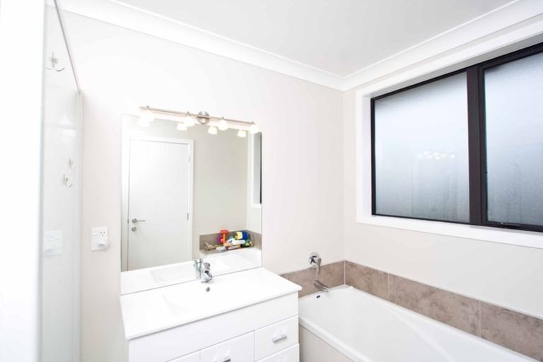 Photo of property in 160 Woodman Drive, Tawa, Wellington, 5028