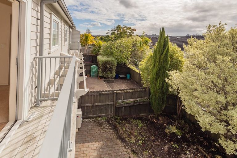 Photo of property in 7/78 Fernhill Way, Oteha, Auckland, 0632