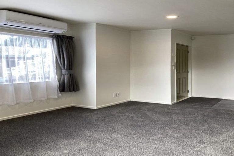 Photo of property in 10/520 Don Buck Road, Westgate, Auckland, 0614