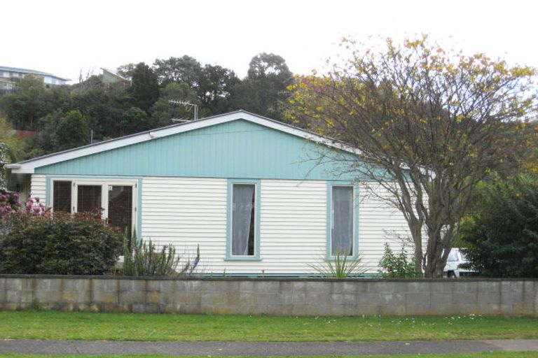 Photo of property in 18 Oranga Street, Marfell, New Plymouth, 4310