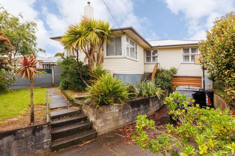 Photo of property in 53 Tararua Terrace, Cloverlea, Palmerston North, 4412