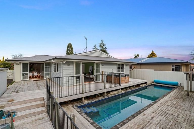 Photo of property in 15 Eton Drive, Hillcrest, Hamilton, 3216