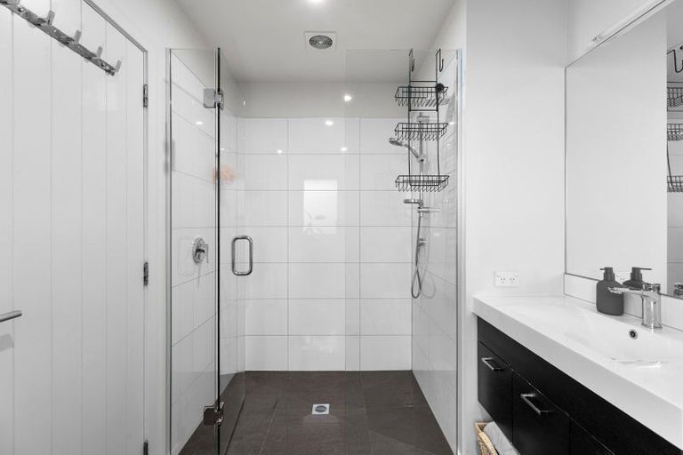 Photo of property in 11 Centre Crescent, Wanaka, 9305