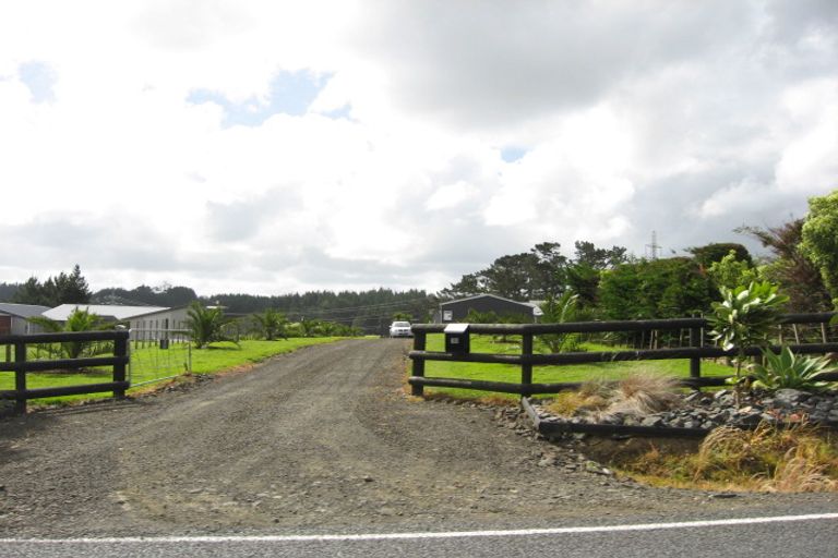 Photo of property in 193 Oraha Road, Kumeu, 0892