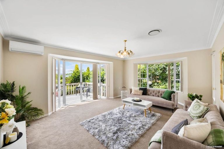 Photo of property in 9 Javelin Place, West Harbour, Auckland, 0618