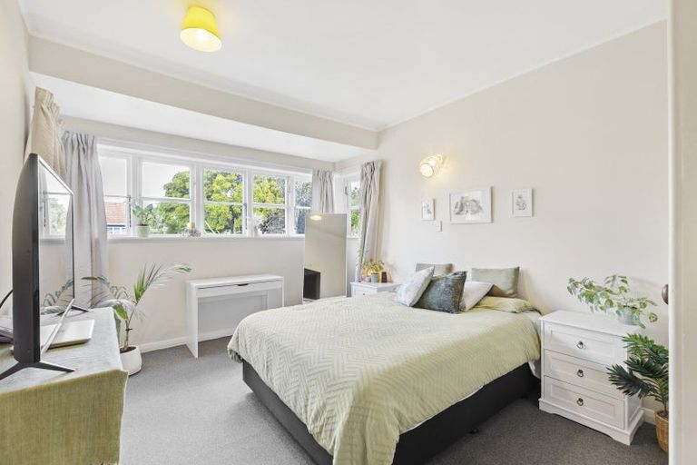 Photo of property in 54 Savage Crescent, West End, Palmerston North, 4412