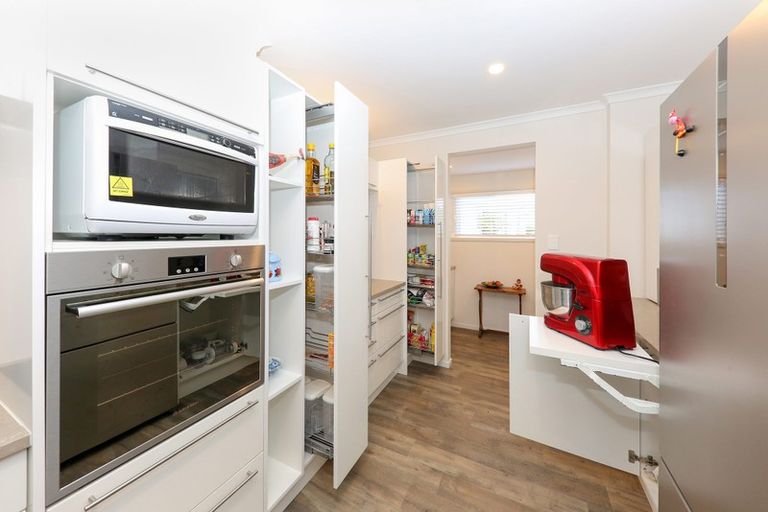 Photo of property in 2/19 Seaview Avenue, Northcote, Auckland, 0627