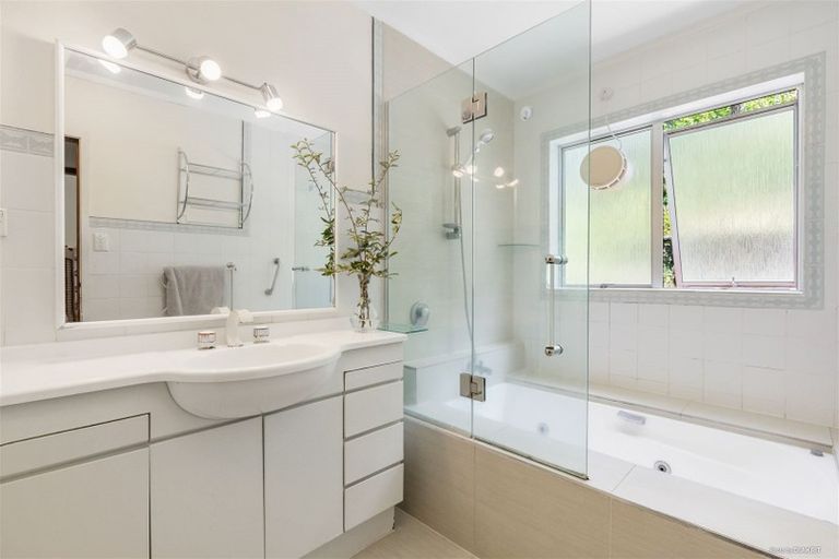 Photo of property in 7 Noeleen Street, Glenfield, Auckland, 0629