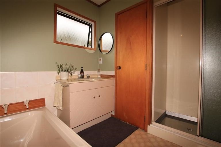 Photo of property in 1/5 Strid Road, Te Atatu South, Auckland, 0610