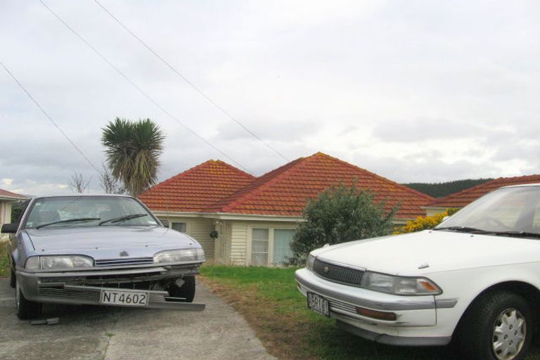 Photo of property in 7 Mexted Terrace, Tawa, Wellington, 5028